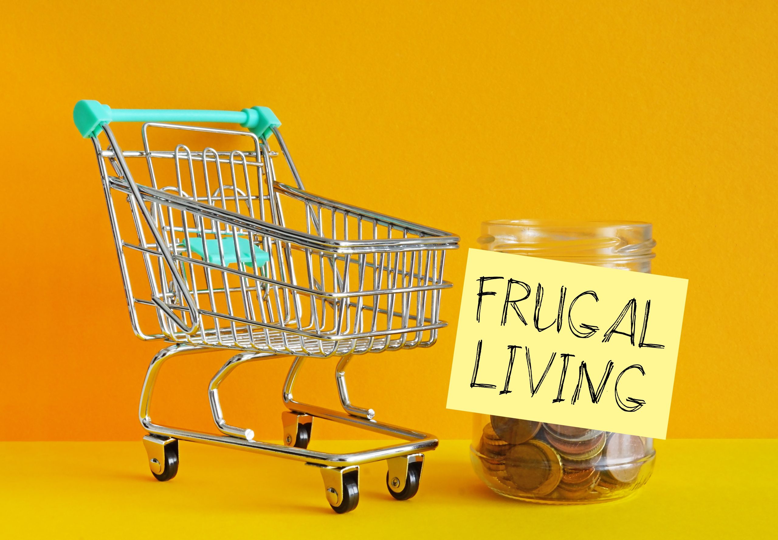 Konsep Frugal Living: Hidup Hemat atau Pelit?